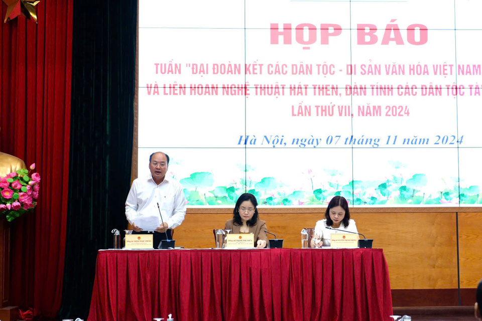 Quang cảnh buổi họp b&aacute;o. Ảnh: Cẩm T&uacute;