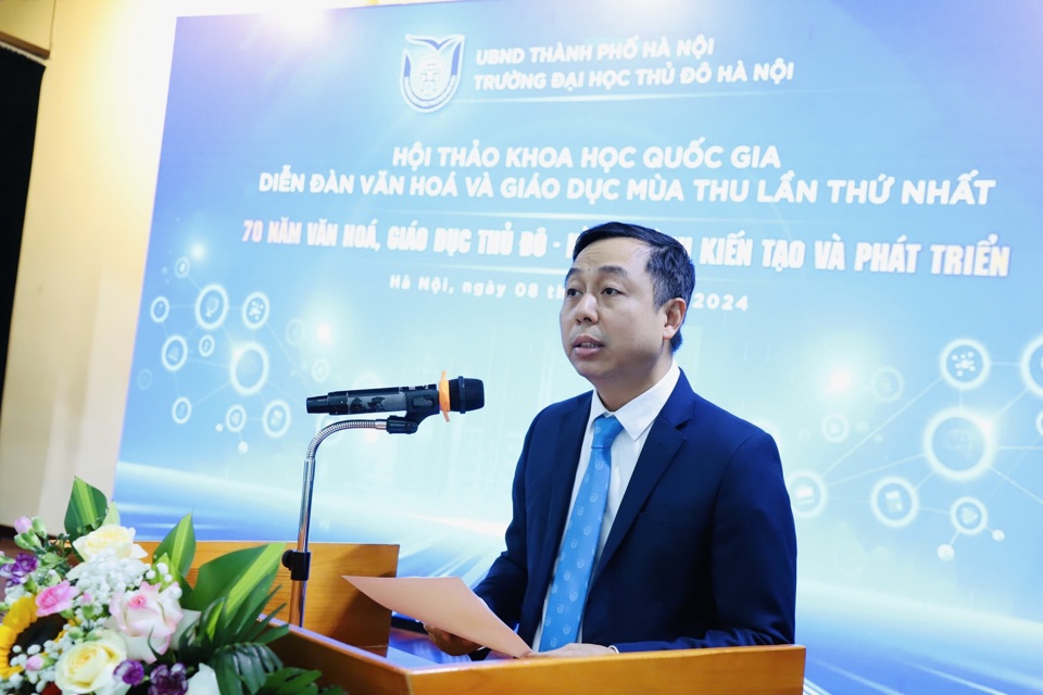 TS Đỗ Hồng Cường &ndash; Hiệu trưởng Trường Đại học Thủ đ&ocirc; H&agrave; Nội ph&aacute;t biểu đề dẫn tại hội thảo.