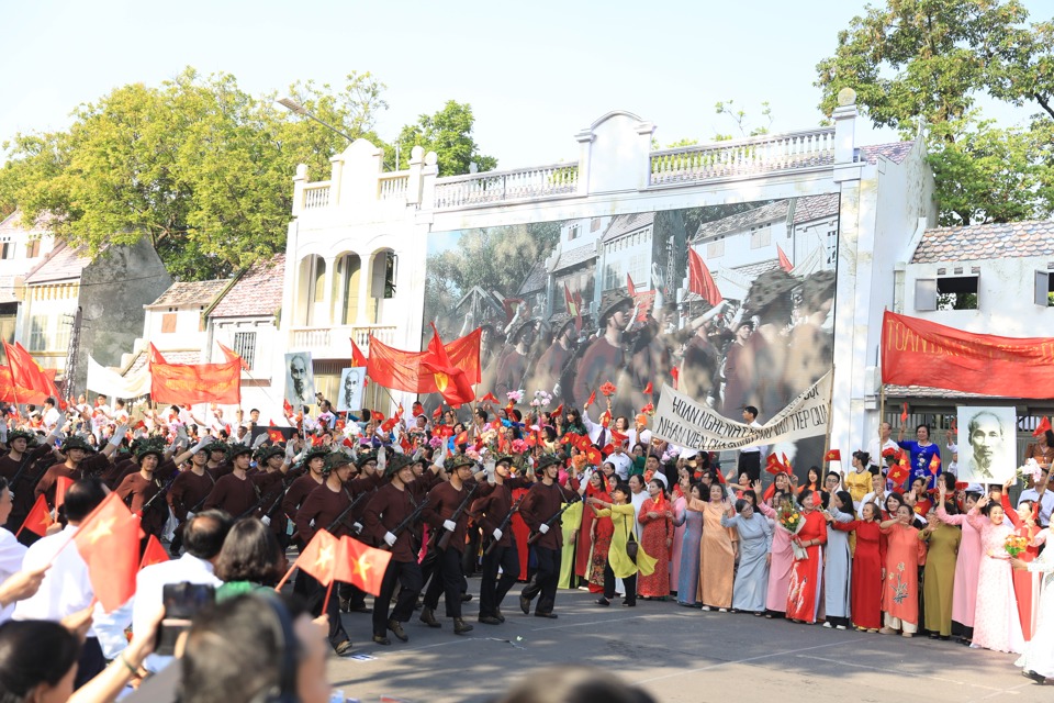 Chương tr&igrave;nh nghệ thuật ch&agrave;o mừng 70 năm Ng&agrave;y Giải ph&oacute;ng Thủ đ&ocirc; diễn ra tại H&agrave; Nội th&aacute;ng 10/2024. Ảnh: Phạm H&ugrave;ng