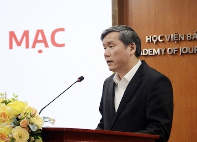 GS.TS L&ecirc; Văn Lợi - Ph&oacute; Gi&aacute;m đốc Học viện Ch&iacute;nh trị Quốc gia Hồ Ch&iacute; Minh ph&aacute;t biểu tại Hội thảo khoa học