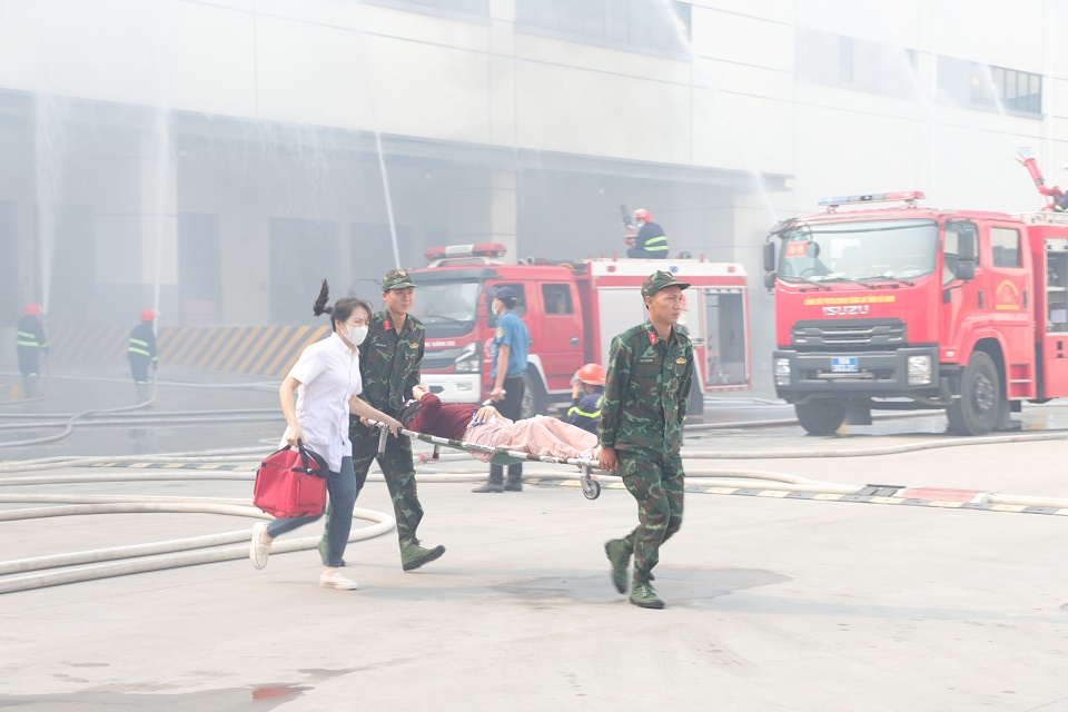 C&aacute;c lực lượng tham gia phối hợp cứu nạn.