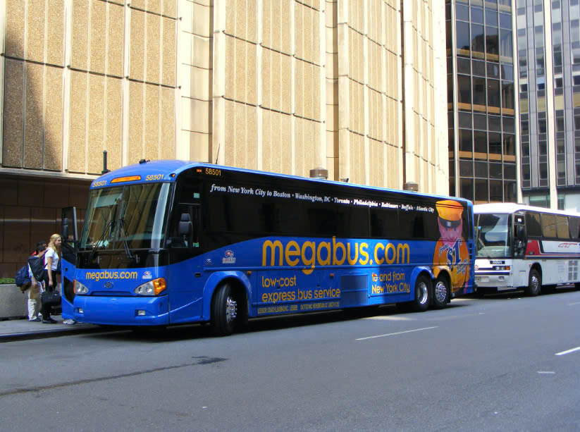 Xe bu&yacute;t li&ecirc;n tỉnh Megabus. Ảnh: Showbus