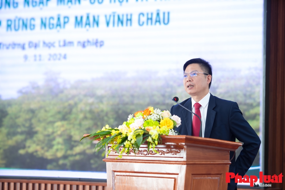 GS.TS Phạm Văn Điển, Hiệu trưởng trường Đại học L&acirc;m nghiệp ph&aacute;t biểu khai mạc.&nbsp;