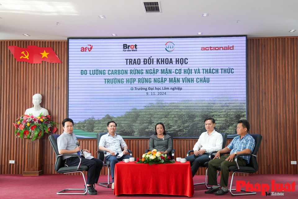 Trao đổi khoa học "Đo lường carbon rừng ngập mặn - cơ hội v&agrave; th&aacute;ch thức - Trường hợp rừng ngập mặn Vĩnh Ch&acirc;u" diễn ra ng&agrave;y 9/11 tại H&agrave; Nội. &nbsp;