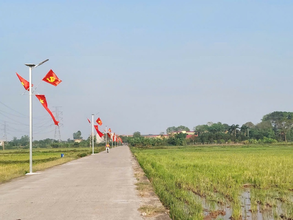 Đường li&ecirc;n th&ocirc;n ở x&atilde; Ho&agrave;ng Diệu được mở rộng, đ&aacute;p ứng nhu cầu đi lại của người d&acirc;n v&agrave; ph&aacute;t triển kinh tế, x&atilde; hội