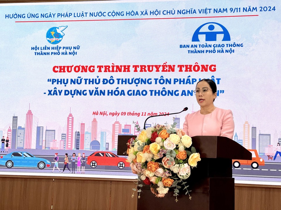 Ph&oacute; Chủ tịch Hội LHPN TP H&agrave; Nội Phạm Thị Mỹ Hoa ph&aacute;t biểu tại chương tr&igrave;nh