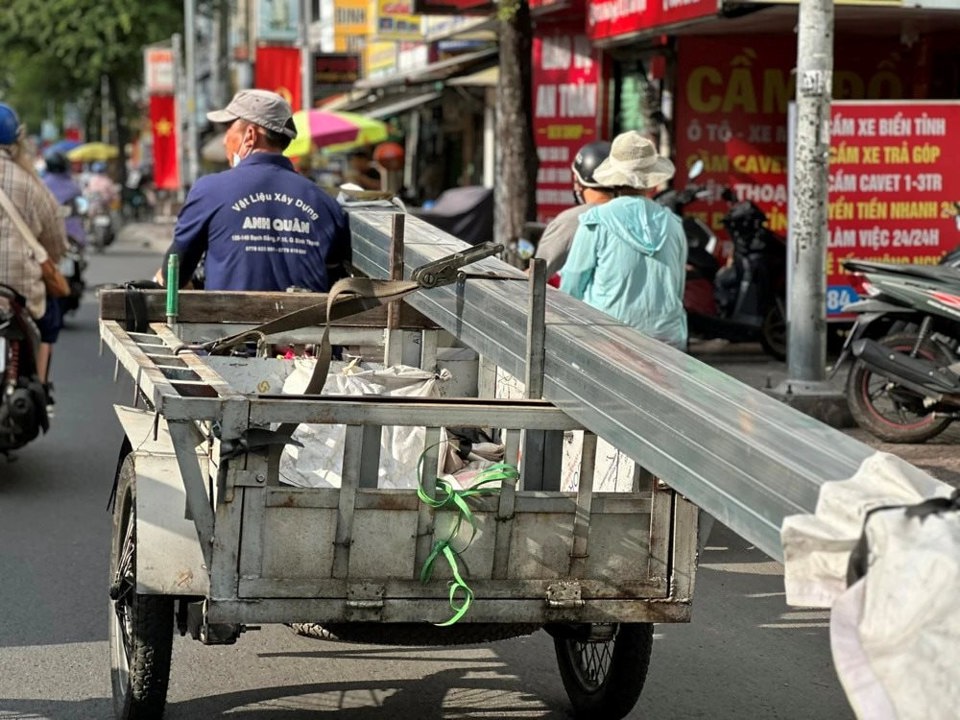 Nhiều chủ phương tiện bỏ lại xe tự chế, kh&ocirc;ng thực hiện theo quyết định xử phạt. Ảnh minh hoạ.