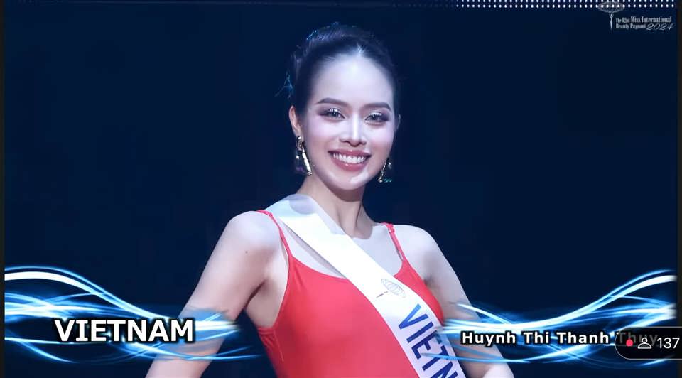 Kh&aacute;n giả c&oacute; thể b&igrave;nh chọn cho đại diện của&nbsp;Việt Nam v&agrave;o Top 8 bằng c&aacute;ch: Tải app Miss International, v&agrave;o mục Vote t&igrave;m Việt Nam, sau đ&oacute; chọn g&oacute;i b&igrave;nh chọn v&agrave; thanh to&aacute;n.