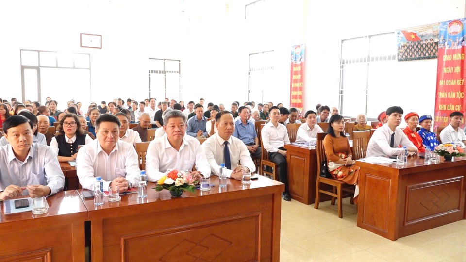 C&aacute;c đại biểu v&agrave; Nh&acirc;n d&acirc;n tham dự ng&agrave;y hội.&nbsp;