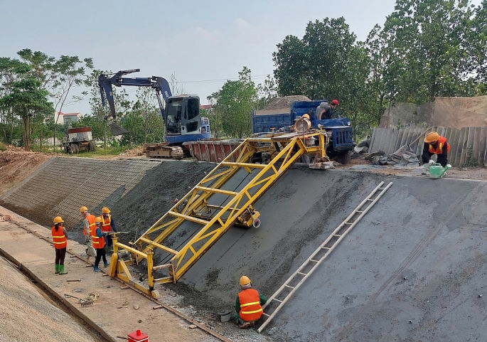 &Aacute;p dụng c&ocirc;ng nghệ ti&ecirc;n tiến từ nước ngo&agrave;i, đơn vị đ&atilde; tối ưu được năng suất lao động v&agrave; dự kiến ho&agrave;n th&agrave;nh vượt tiến độ thi c&ocirc;ng c&ocirc;ng tr&igrave;nh.