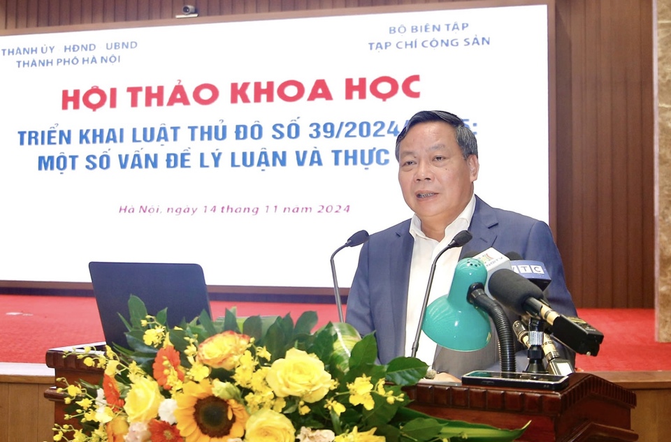 Ph&oacute; B&iacute; thư Thường trực Th&agrave;nh ủy H&agrave; Nội Nguyễn Văn Phong ph&aacute;t biểu tại hội thảo