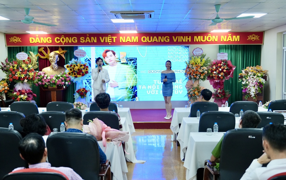 Quang cảnh buổi lễ ra mắt MV "Tuổi trẻ ta n&oacute;i kh&ocirc;ng với ma t&uacute;y".