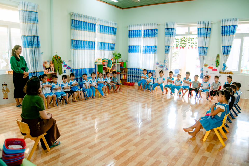 C&aacute;c tiết học thường nhật của c&aacute;c c&ocirc; &nbsp;v&agrave; tr&ograve; trường Mẫu gi&aacute;o Hoa Ban, x&atilde; Cư San, huyện M'Drắk.