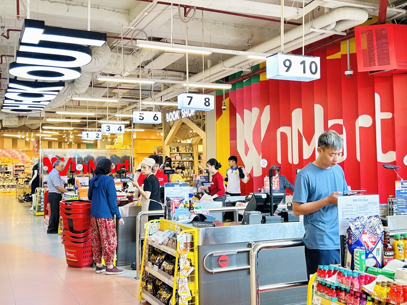 Kh&aacute;ch h&agrave;ng mua sắm tại WinMart trong th&aacute;ng sinh nhật ngập tr&agrave;n ưu đ&atilde;i