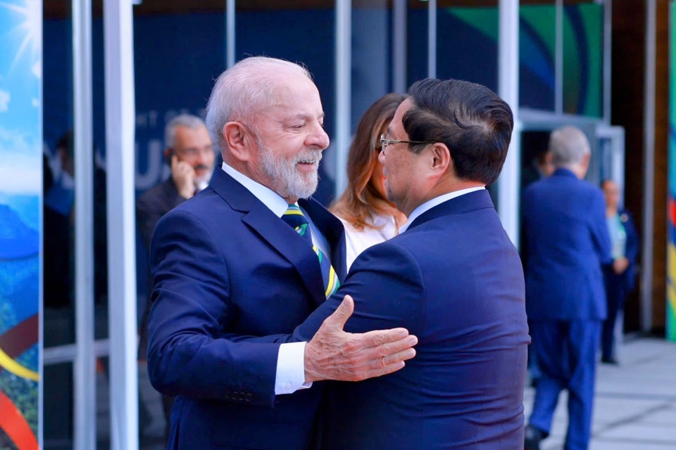 Tổng thống Brazil, Chủ tịch G20 Luiz In&aacute;cio Lula da Silva đ&oacute;n Thủ tướng Phạm Minh Ch&iacute;nh tham dự Hội nghị thượng đỉnh G20 - Ảnh: VGP