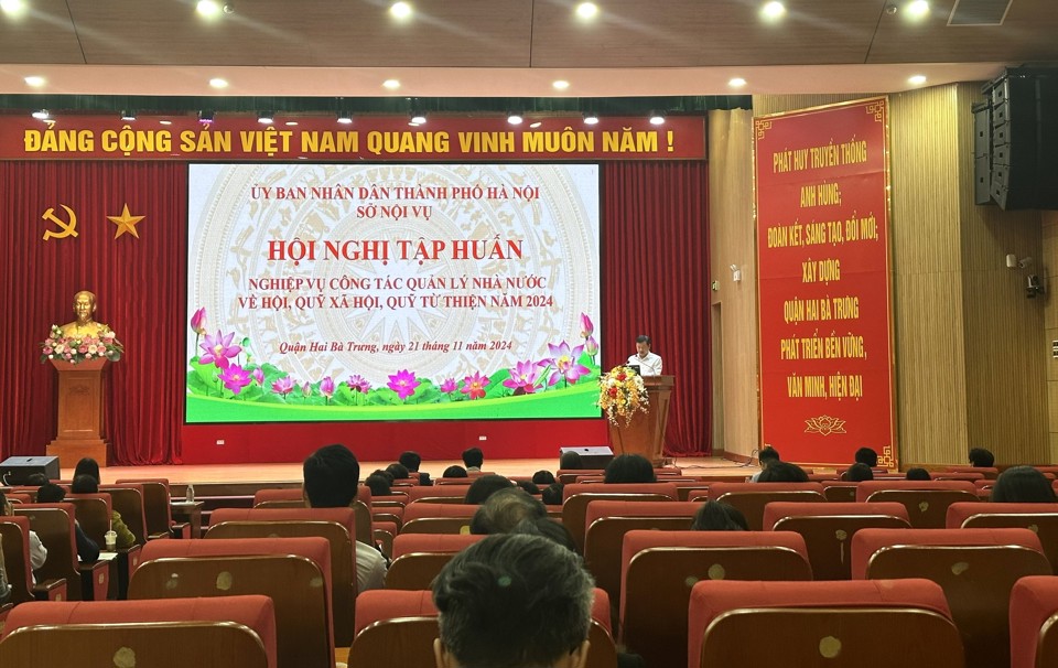 Quang cảnh&nbsp;Hội nghị tập huấn nghiệp vụ v&agrave; phổ biến c&aacute;c văn bản ph&aacute;p luật mới về hội, quỹ x&atilde; hội, quỹ từ thiện v&agrave; c&ocirc;ng t&aacute;c thi đua - khen thưởng năm 2024, do Sở Nội vụ TP H&agrave; Nội tổ chức