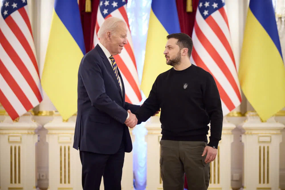 Tổng thống Mỹ Joe Biden v&agrave; Tổng thống Ukraine Volodymyr Zelensky. Ảnh: Foreign Policy