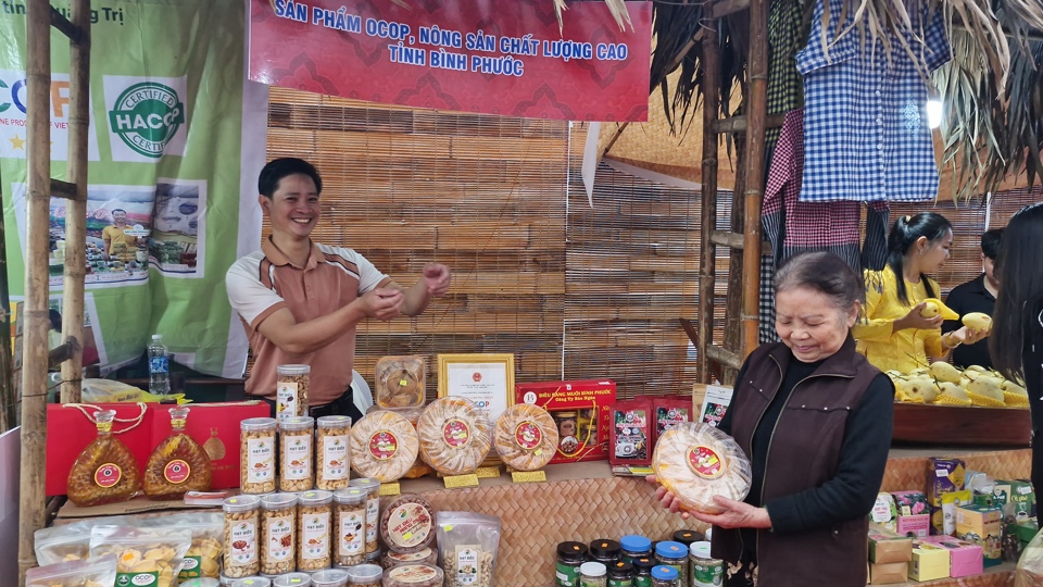 Th&ocirc;ng qua triển l&atilde;m, quảng b&aacute; hơn nữa sản phẩm v&ugrave;ng miền tới tay người ti&ecirc;u d&ugrave;ng. Tạo động lực k&iacute;ch cầu cho c&aacute;c sản phẩm h&agrave;ng Việt hết sức đặc sắc, chất lượng.