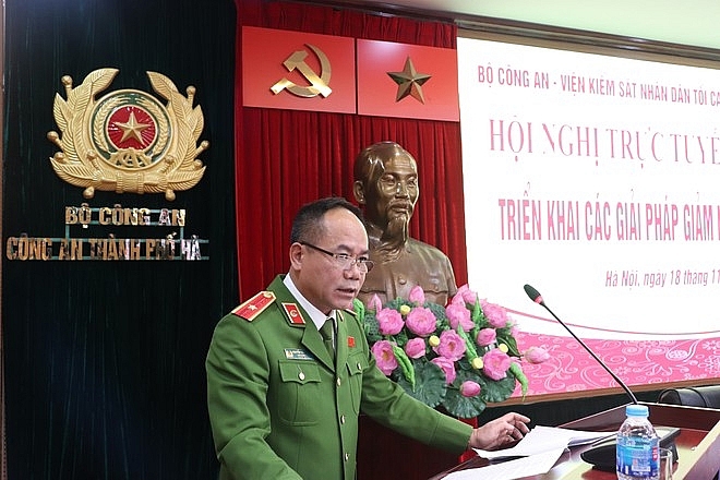 Thiếu tướng Nguyễn Thanh Tùng, Phó Giám đốc Công an TP Hà Nội phát biểu tham luận tại hội nghị trực tuyến triển khai các giải pháp giảm nguồn cầu về ma túy do Bộ trưởng Bộ Công an chủ trì.