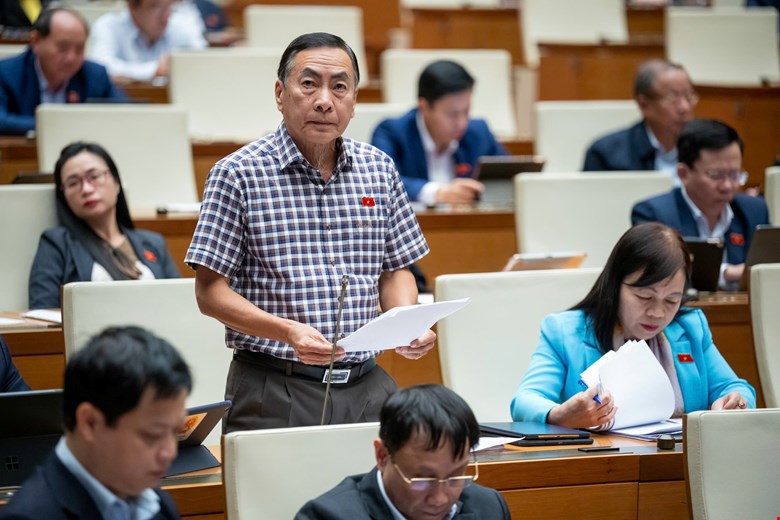 Đại biểu Phạm Văn H&ograve;a (Đo&agrave;n đại biểu Quốc hội tỉnh Đồng Th&aacute;p) - Ảnh: Quochoi.vn