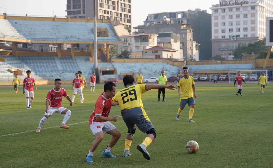 Giao lưu bóng đá giữa FC Liên cơ quan TP Hà Nội và FC Lửa Việt - Ảnh 4