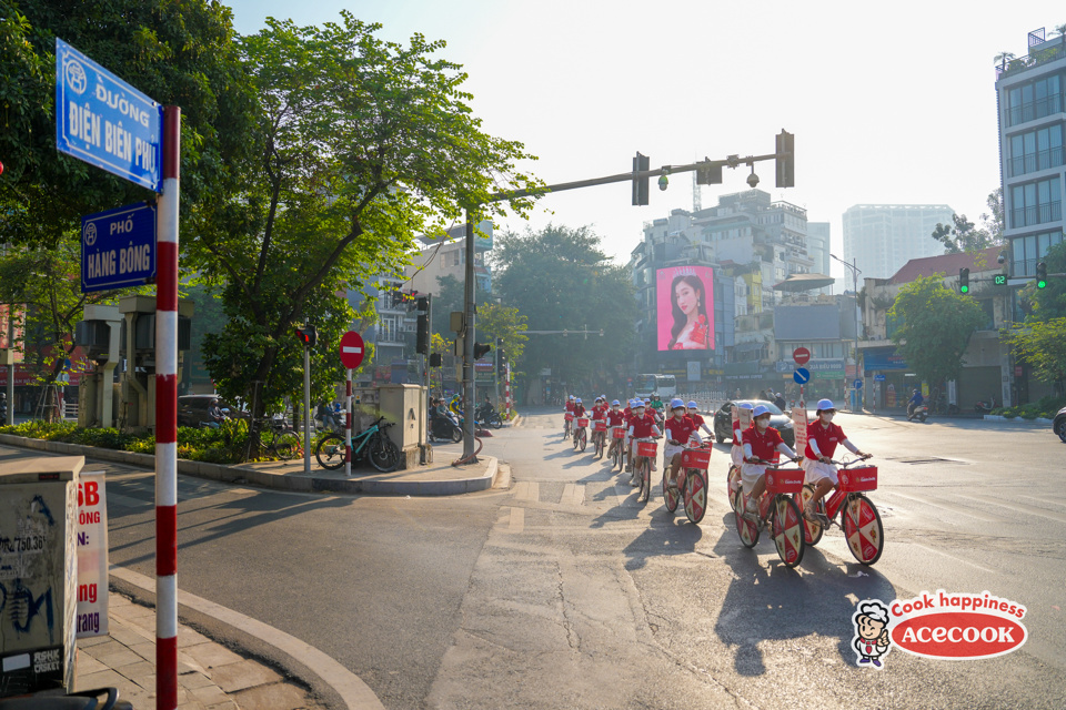 H&agrave;nh tr&igrave;nh Roadshow quảng b&aacute; Phở H&agrave; Nội suất ph&aacute;t từ c&ocirc;ng vi&ecirc;n Thống Nhất, đi qua c&aacute;c con phố cổ H&agrave; Nội gồm: Qu&aacute;n Sứ, Thợ Nhuộm, Điện Bi&ecirc;n Phủ, H&agrave;ng B&ocirc;ng, Phủ Do&atilde;n, H&agrave;ng N&oacute;n, H&agrave;ng Quạt, H&agrave;ng Muối...