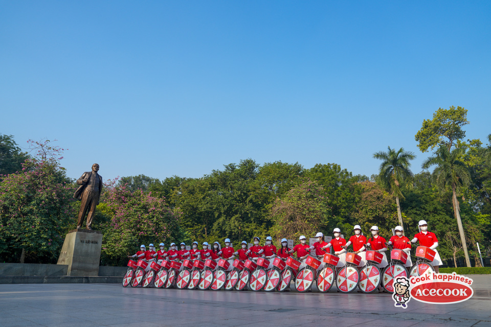 H&agrave;nh tr&igrave;nh Roadshow quảng b&aacute; Phở H&agrave; Nội check-in tại c&ocirc;ng vi&ecirc;n L&ecirc; Nin.