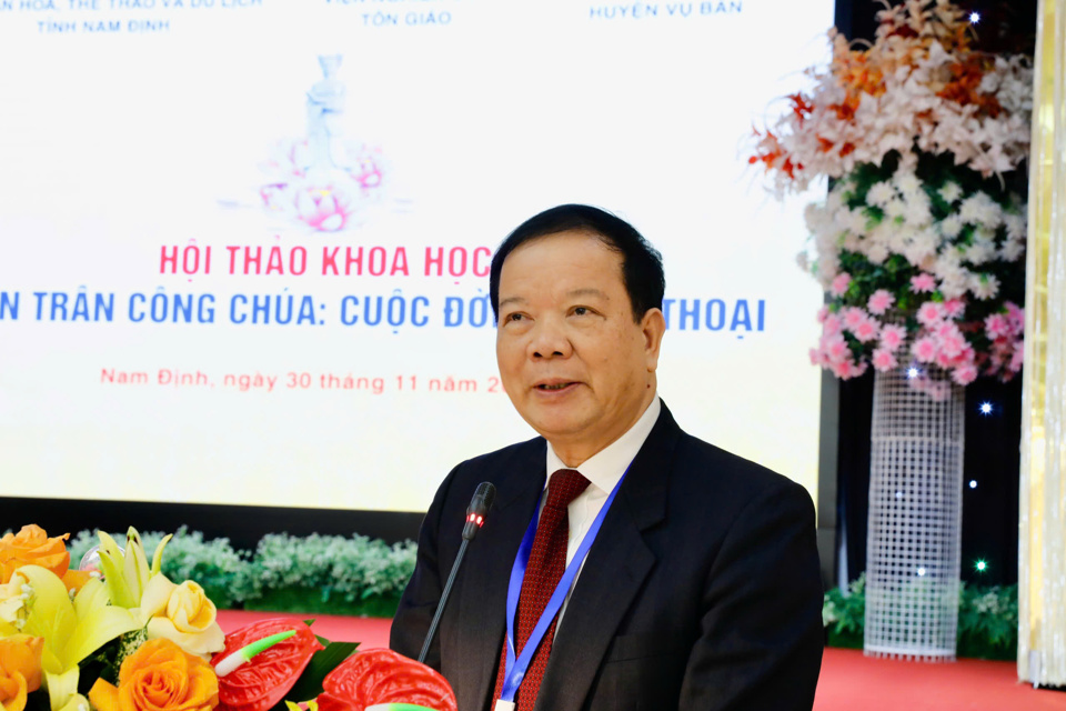 GS.TS Nguyễn Văn Kim - Ph&oacute; Chủ tịch Hội đồng Di sản văn ho&aacute; quốc gia ph&aacute;t biểu tại Hội thảo.