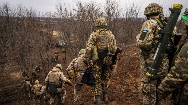 Binh l&iacute;nh Ukraine tham gia huấn luyện qu&acirc;n sự gần tiền tuyến ở Donetsk, Nga, ng&agrave;y 15/3/2024. Ảnh: Jose Colon