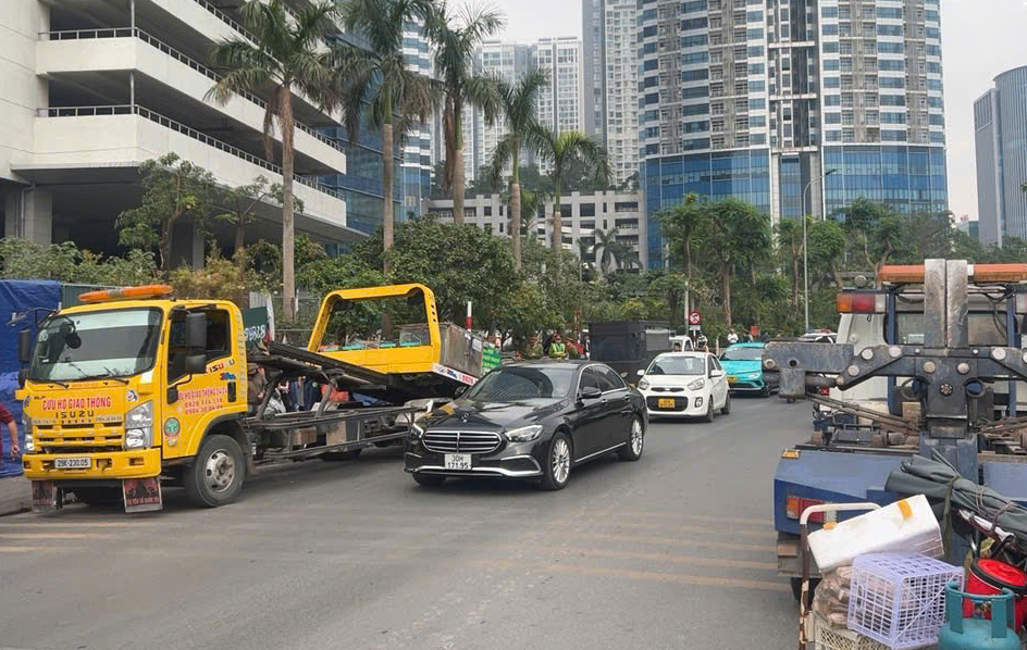 H&agrave;ng loạt vi phạm bị xử l&yacute; trong s&aacute;ng ng&agrave;y 2/12.