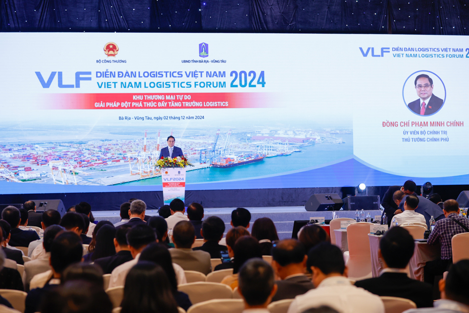 Thủ tướng Phạm Minh Ch&iacute;nh ph&aacute;t biểu tại Diễn đ&agrave;n&nbsp;Logistics Việt Nam năm 2024.