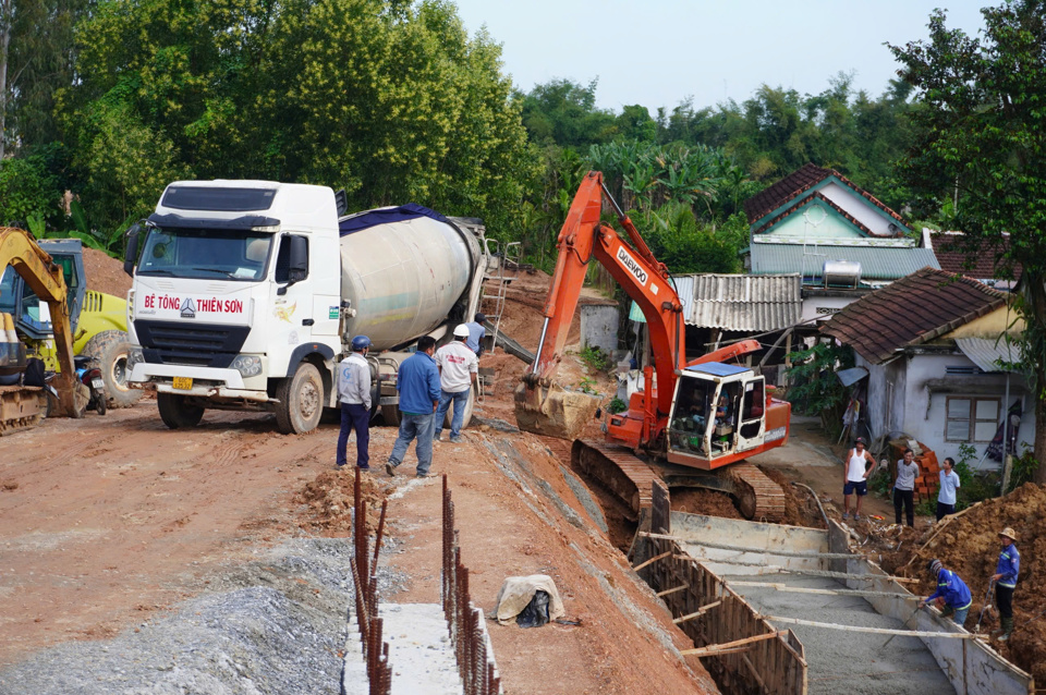 Quảng Ngãi quy&ecirc;́t t&acirc;m th&ocirc;ng xe cầu Tr&agrave; Kh&uacute;c 3 vào cu&ocirc;́i năm 2024.