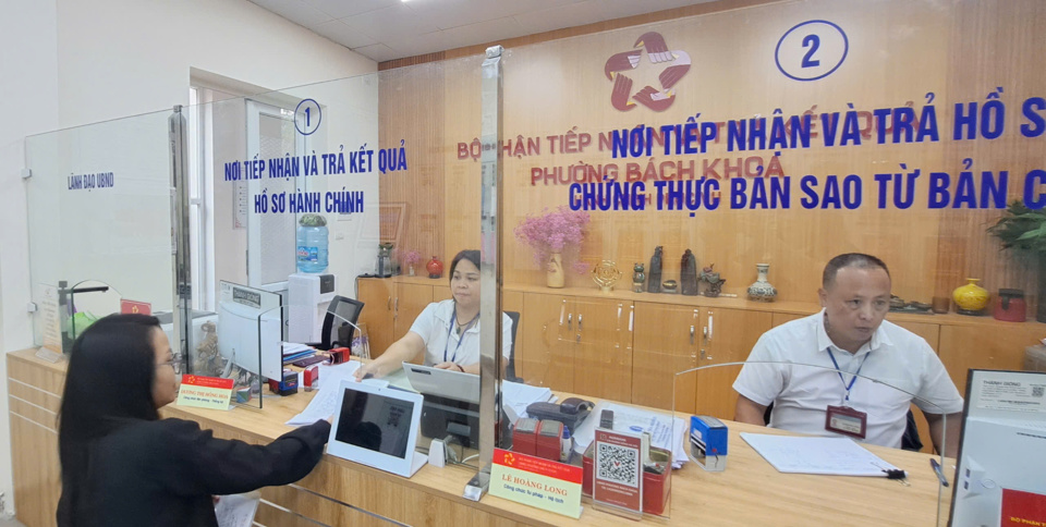 Chủ tịch UBND Quận Hai B&agrave; Trưng y&ecirc;u cầu c&aacute;c c&ocirc;ng việc sắp xếp tổ chức bộ m&aacute;y li&ecirc;n quan sắp xếp đơn vị h&agrave;nh ch&iacute;nh cấp x&atilde; giai đoạn 2023-2025 tr&ecirc;n địa b&agrave;n thực hiện xong trước ng&agrave;y 25/12/2024