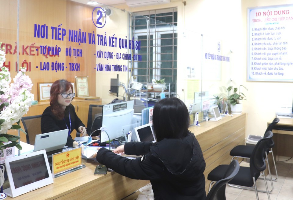 Theo PGS. TS B&ugrave;i Thị An, thực hiện sắp xếp đơn vị h&agrave;nh ch&iacute;nh cấp x&atilde;, y&ecirc;u cầu tinh gọn bộ m&aacute;y đối với H&agrave; Nội nghi&ecirc;n cứu kỹ để c&aacute;n bộ được trao tr&aacute;ch nhiệm quản l&yacute; x&atilde;, phường mới nhận thức r&otilde; đơn vị m&igrave;nh phụ tr&aacute;ch sẽ c&oacute; quy m&ocirc;, t&iacute;nh chất phức tạp hơn