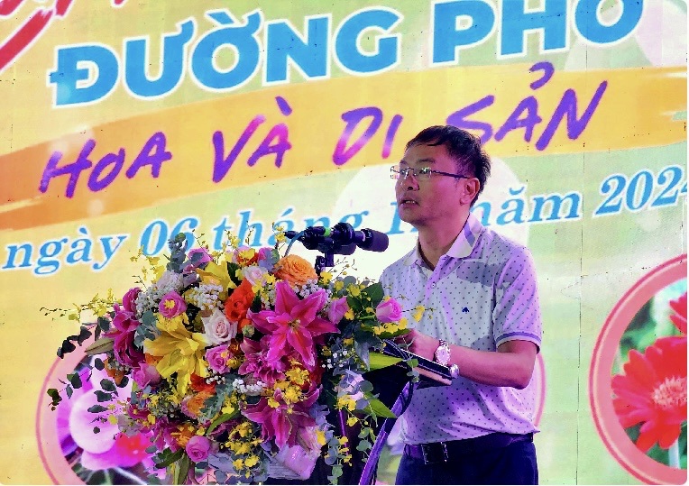 &Ocirc;ng Đặng quang T&uacute; - Chủ tịch UBND TP Đ&agrave; Lạt ph&aacute;t biểu tại lễ khai mạc.