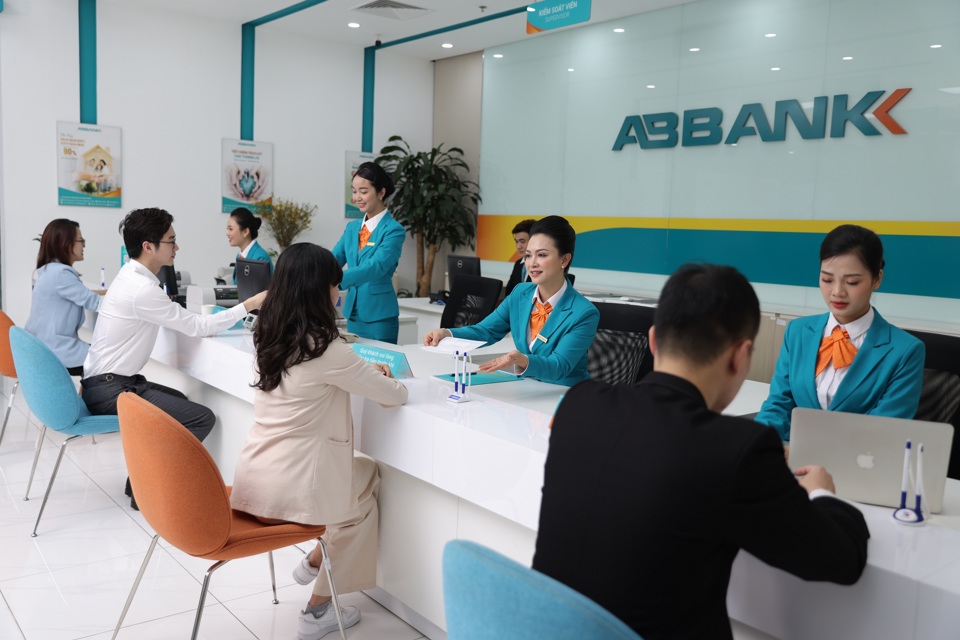 ABBANK lu&ocirc;n hướng đến ph&aacute;t triển c&aacute;c sản phẩm dịch vụ đa dạng lĩnh vực v&agrave; mục đ&iacute;ch sử dụng, ph&ugrave; hợp với nhu cầu v&agrave; t&igrave;nh h&igrave;nh t&agrave;i ch&iacute;nh của mỗi người