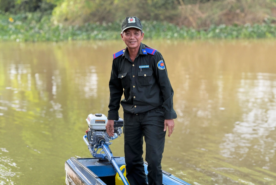 &Ocirc;ng Đỗ Minh Ch&aacute;nh đ&atilde; d&agrave;nh hơn 30 năm cuộc đời để bảo vệ rừng tại Vườn Quốc gia Tr&agrave;m Chim v&agrave; chờ đợi ng&agrave;y Sếu đầu đỏ quay trở lại cư ngụ. Ảnh CTV