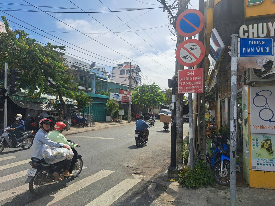 Cầu B&igrave;nh Ti&ecirc;n sẽ x&acirc;y từ đường Phạm Văn Ch&iacute; (quận 6) băng qua k&ecirc;nh T&agrave;u Hũ đến đường Nguyễn Văn Linh. Ảnh: T&acirc;n Tiến.