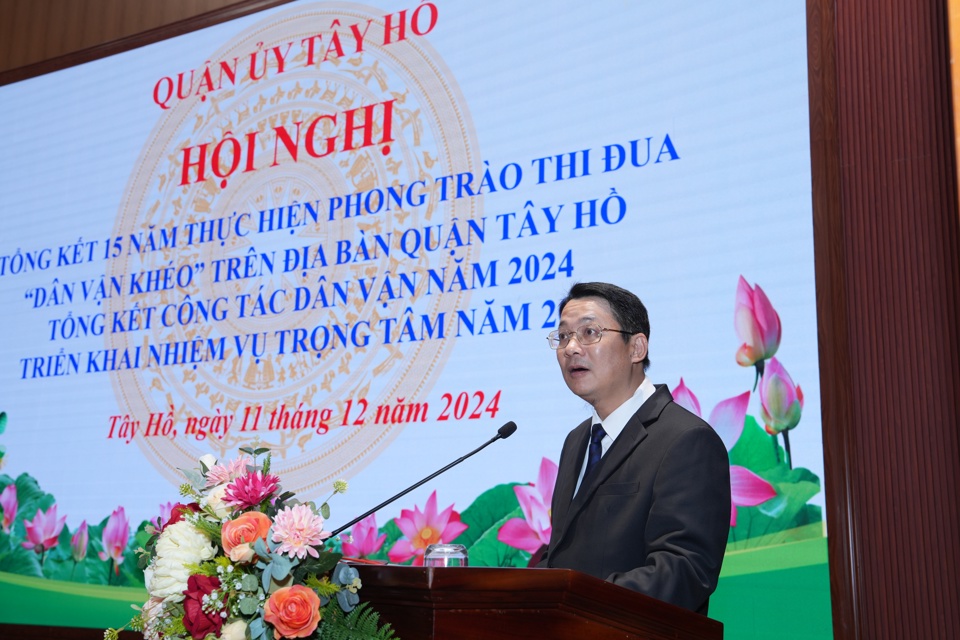 Ph&oacute; Trưởng ban Thường trực Ban D&acirc;n vận Th&agrave;nh ủy Vũ H&agrave; ph&aacute;t biểu tại hội nghị.