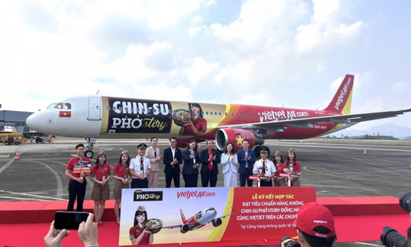 Masan Consumer v&agrave; Vietjet hợp t&aacute;c đưa CHIN-SU Phở Story ra thế giới.