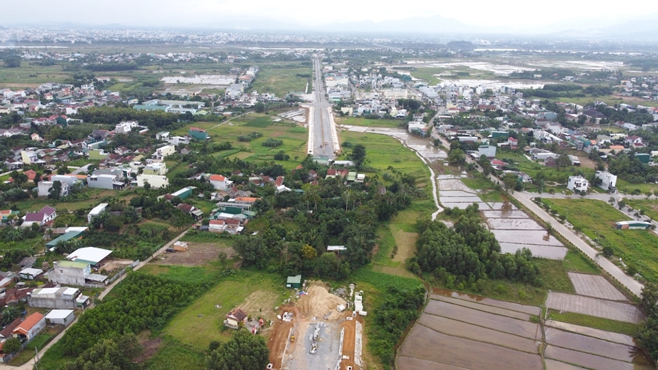 Dự &aacute;n đường nối từ cầu Thạch B&iacute;ch đến Tịnh Phong đang gặp vướng mắc trong giải ph&oacute;ng mặt bằng.