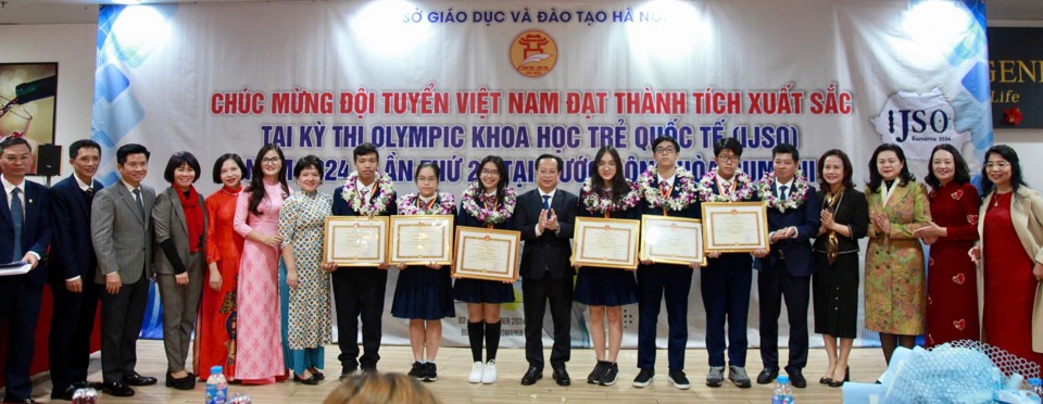 Lễ chúc mừng học sinh Hà Nội xuất sắc trở về từ Olympic khoa học trẻ - Ảnh 1