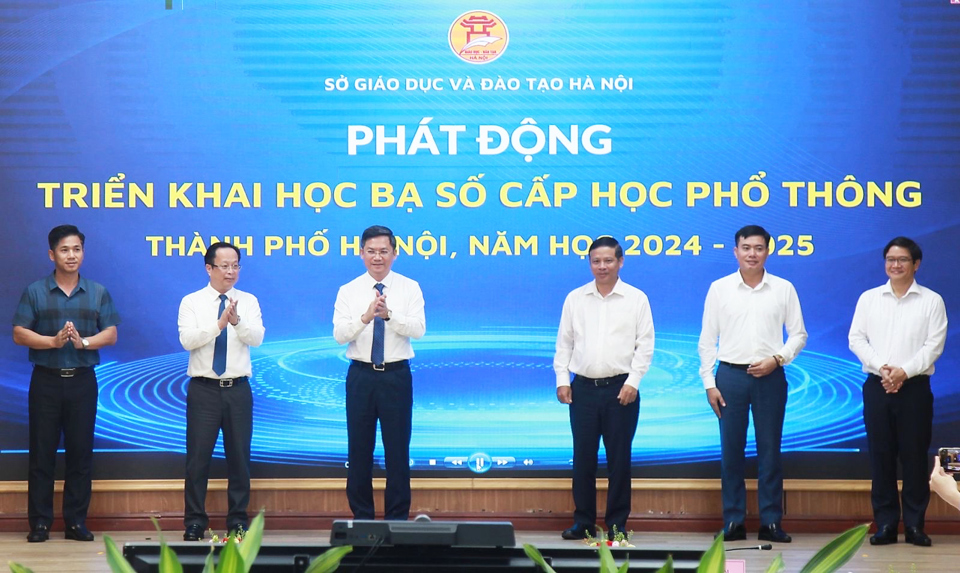 Phó Chủ tịch UBND TP Hà Nội Hà Minh Hải tham dự lễ phát động triển khai học bạ số cấp học phổ thông.