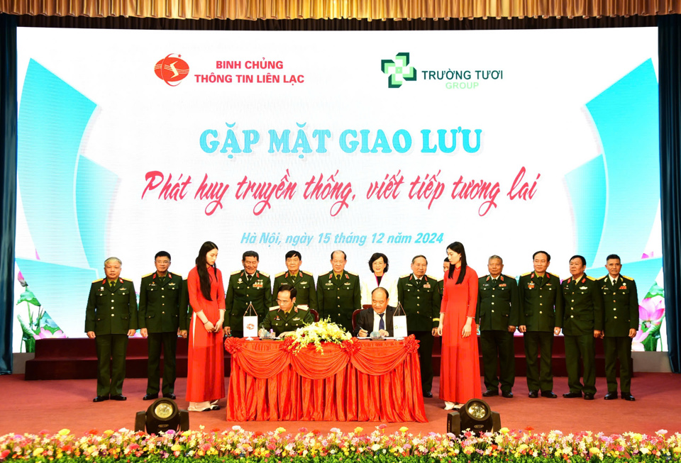 Binh chủng Th&ocirc;ng tin li&ecirc;n lạc v&agrave; l&atilde;nh đạo Tập đo&agrave;n Trường Tươi k&yacute; bản ghi nhớ về hợp t&aacute;c hỗ trợ đ&agrave;o tạo vận động vi&ecirc;n.