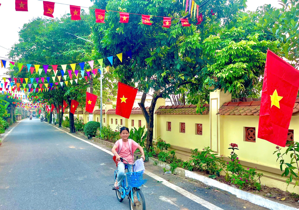 Đường l&agrave;ng ng&otilde; x&oacute;m khang trang, sạch đẹp tại huyện Đan Phượng.