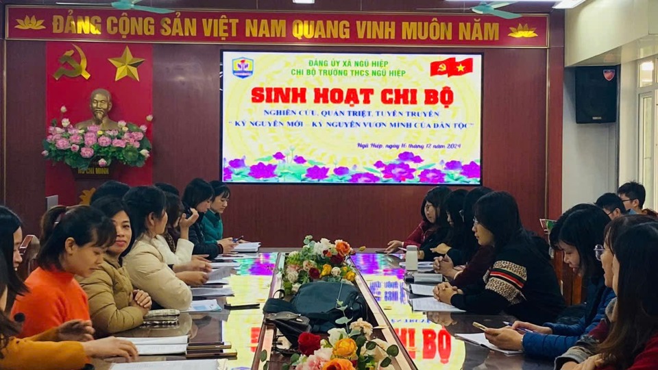 Sinh hoạt chuy&ecirc;n đề tại Chi bộ Trường THCS Ngũ Hiệp.