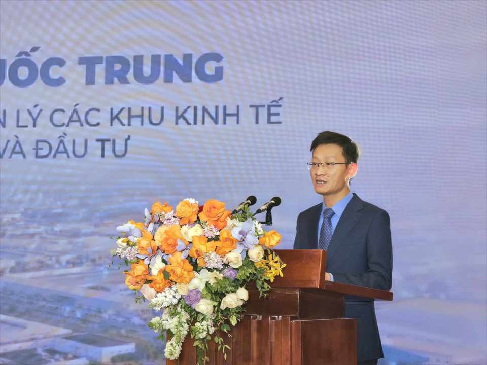 Ph&oacute; Vụ trưởng Quản l&yacute; khu Kinh tế Bộ Kế hoạch Đầu tư Trần Quốc Trung chia sẻ tại sự kiện. Ảnh: Khắc Ki&ecirc;n