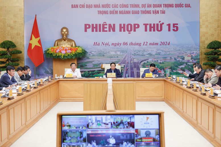 Phi&ecirc;n họp lần thứ 15 nhằm kiểm tra, đ&ocirc;n đốc c&aacute;c c&ocirc;ng việc sau phi&ecirc;n họp lần thứ 14 v&agrave; b&agrave;n c&aacute;c giải ph&aacute;p, tiếp tục th&aacute;o gỡ kh&oacute; khăn, vướng mắc, đẩy nhanh tiến độ c&aacute;c c&ocirc;ng tr&igrave;nh, dự &aacute;n - Ảnh: VGP/Nhật Bắc