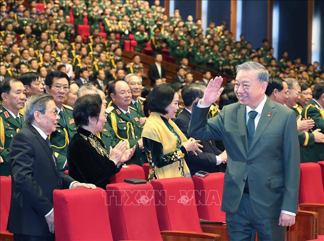 Tổng B&iacute; thư T&ocirc; L&acirc;m đến dự Lễ kỷ niệm 80 năm Ng&agrave;y th&agrave;nh lập Qu&acirc;n đội nh&acirc;n d&acirc;n Việt Nam. Ảnh: Thống Nhất/TTXVN