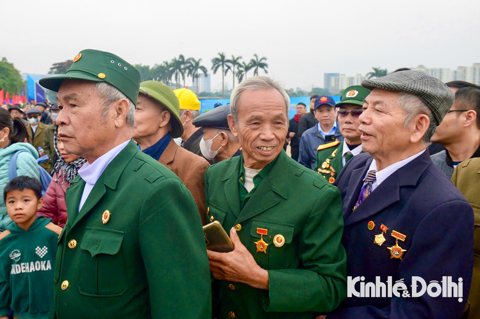 Hàng nghìn người dân tới tham quan Triển lãm Quốc phòng quốc tế Việt Nam 2024 - Ảnh 2